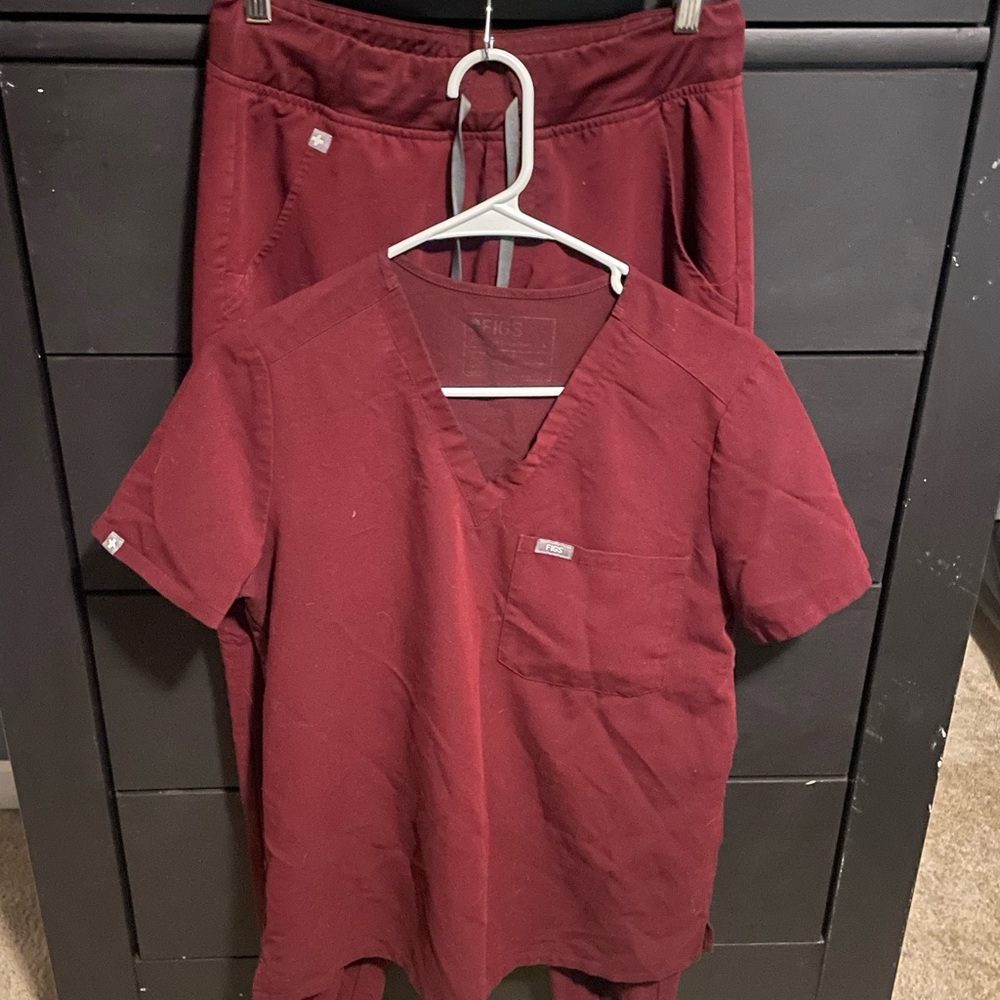 Figs. Sm/Tall. Used/Good condition. Raspberry. Jogger Style (Top+Bottoms).